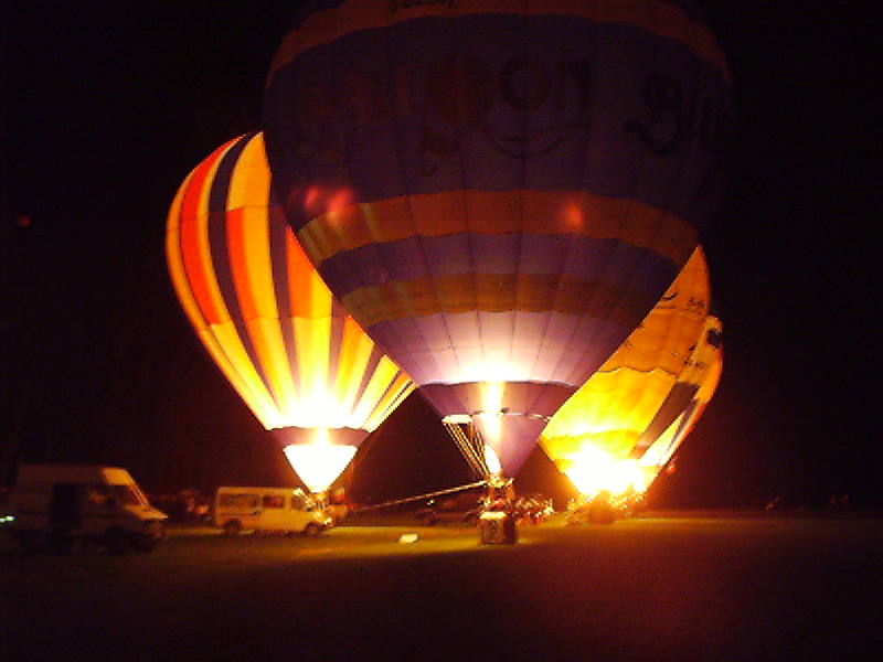 Un momento del balloon night glow svoltosi durante il campionato.