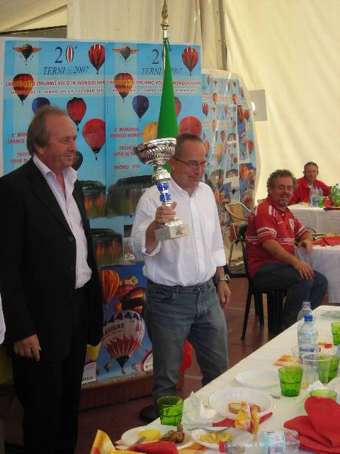 Giovanni Aimo riceve il Trofeo Fita (Foto R.Spagnoli)